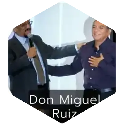 Edmundo Velasco junto a Don Miguel Ruiz